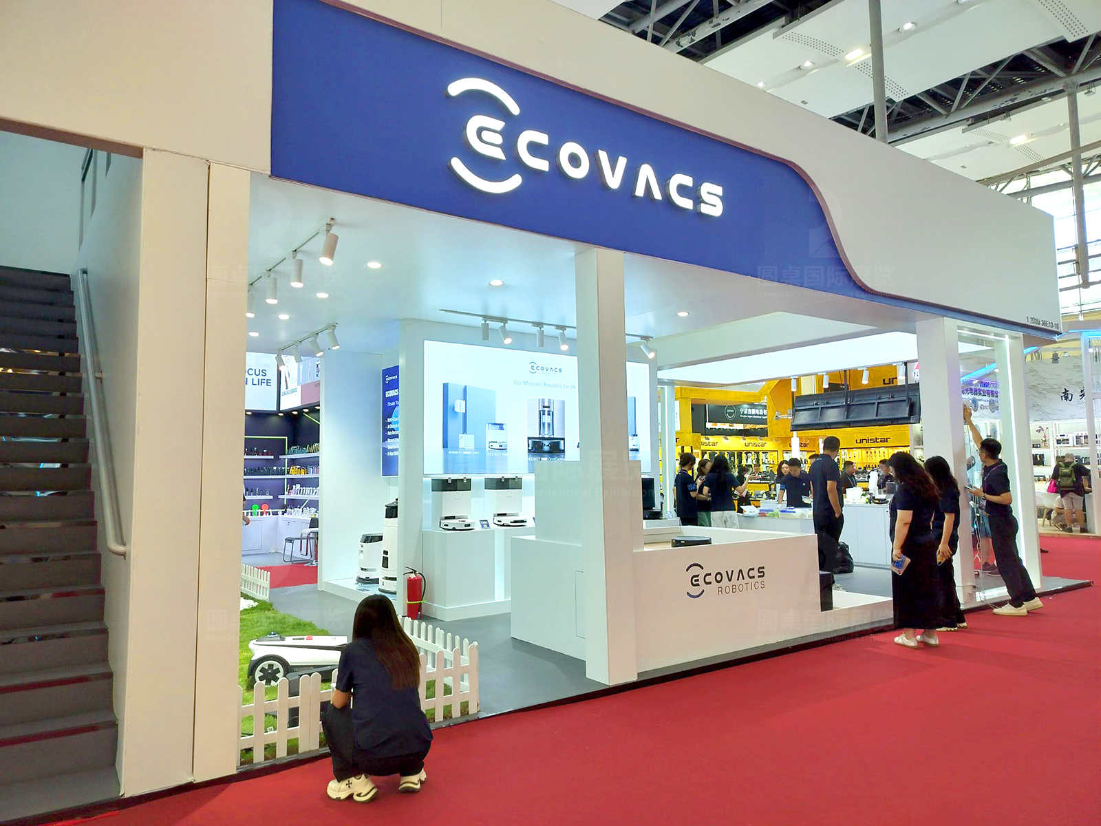 广交会展台设计现场效果-科沃斯集团展台的侧面展示 广交会展台设计现场效果-科沃斯集团展台的侧面展示