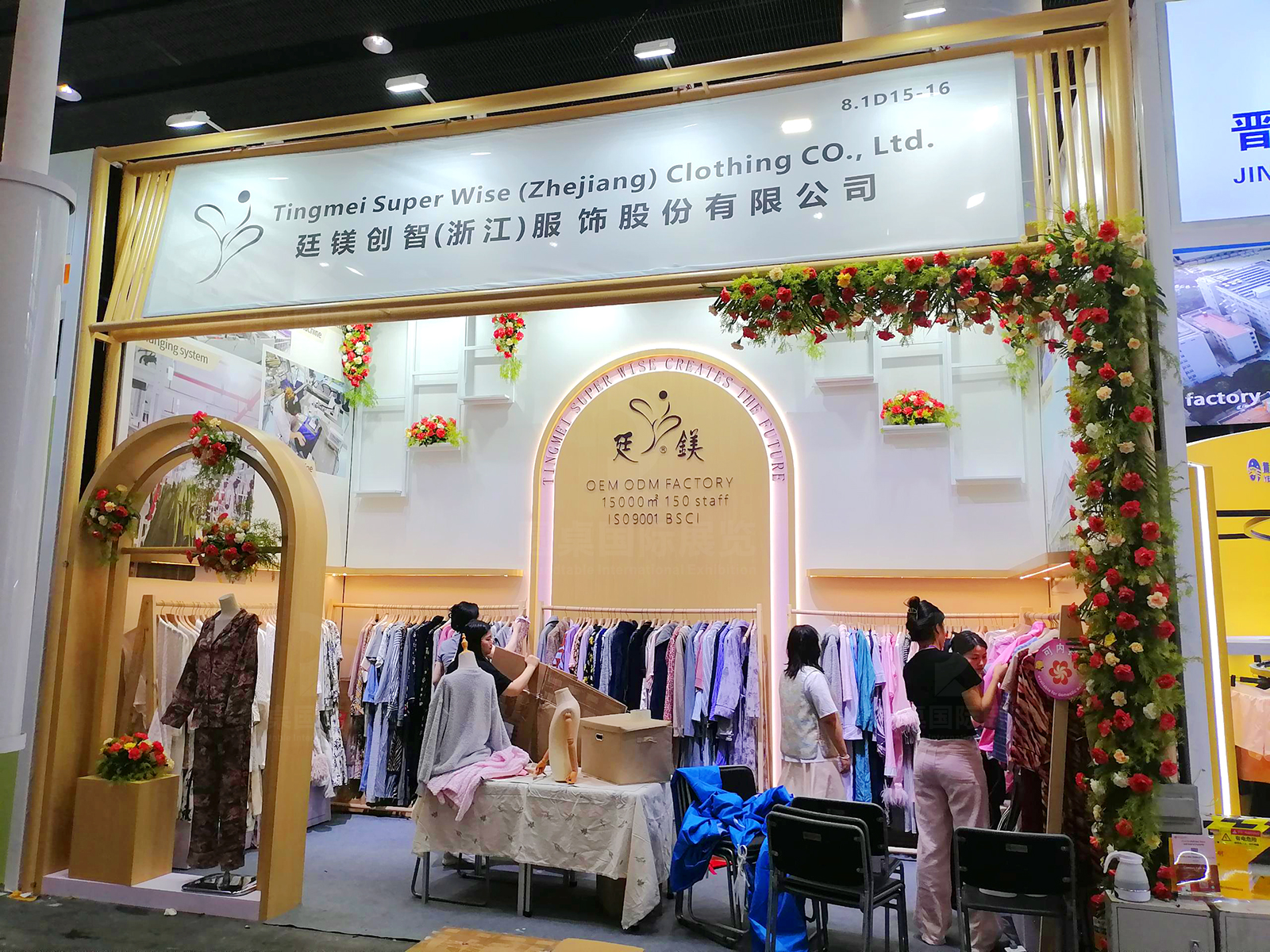 广交会摊位设计与搭建现场效果图片-廷镁创智展位产品陈列与品牌展示场景