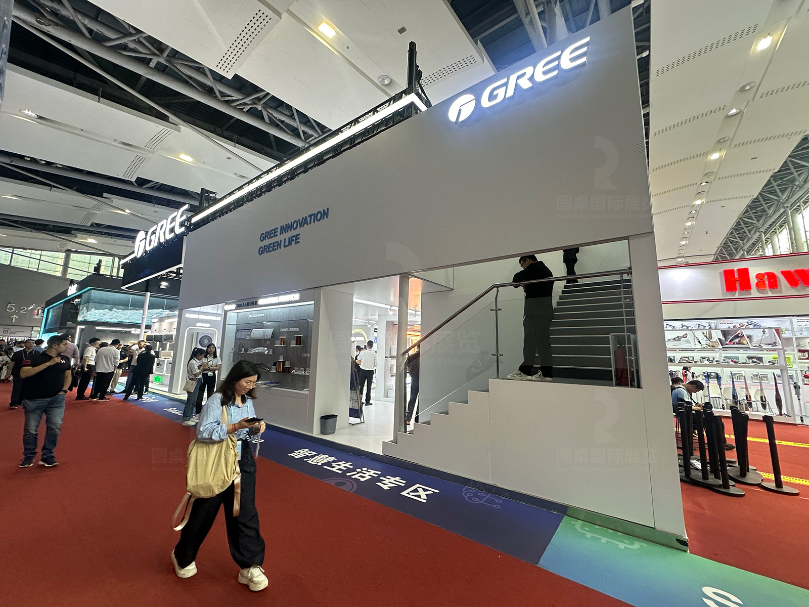 广交会双层展厅设计的现场效果