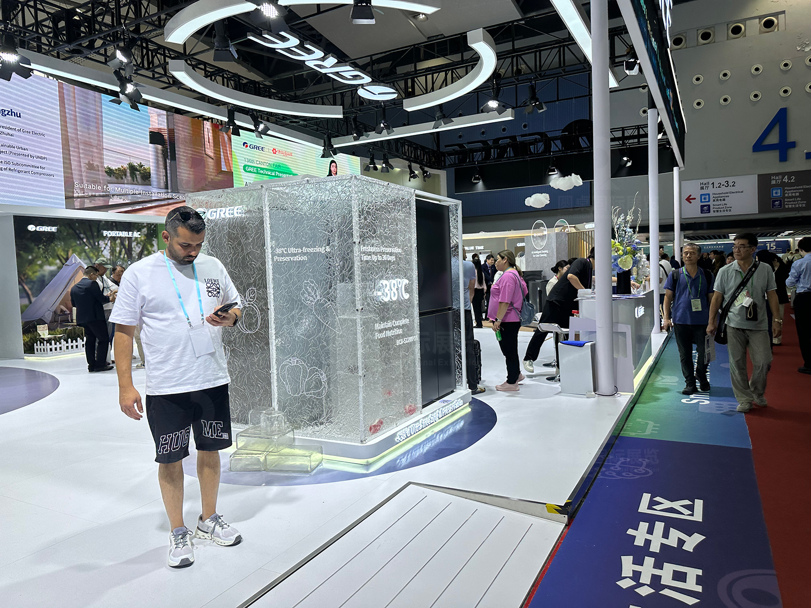 广交会双层展厅设计的开幕效果