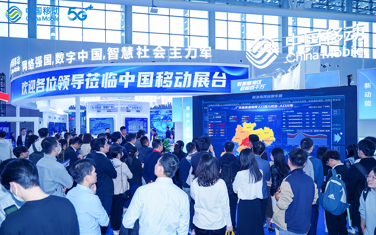科技未来风格展台设计：展现企业的科技实力与未来愿景