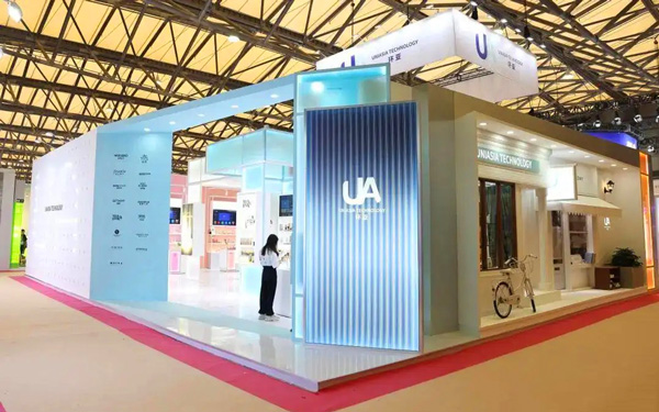 在美博会展厅搭建中，如何提升展台的情感吸引力？