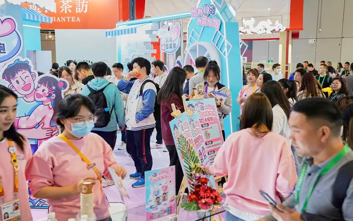 利用色彩搭配提升上海展台的情感共鸣：马卡龙色系触发青春共鸣