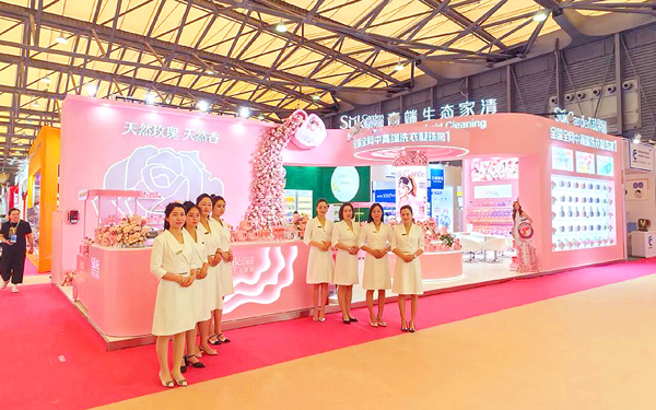 美博会展台设计策略：5招粉色玫瑰元素打造记忆点