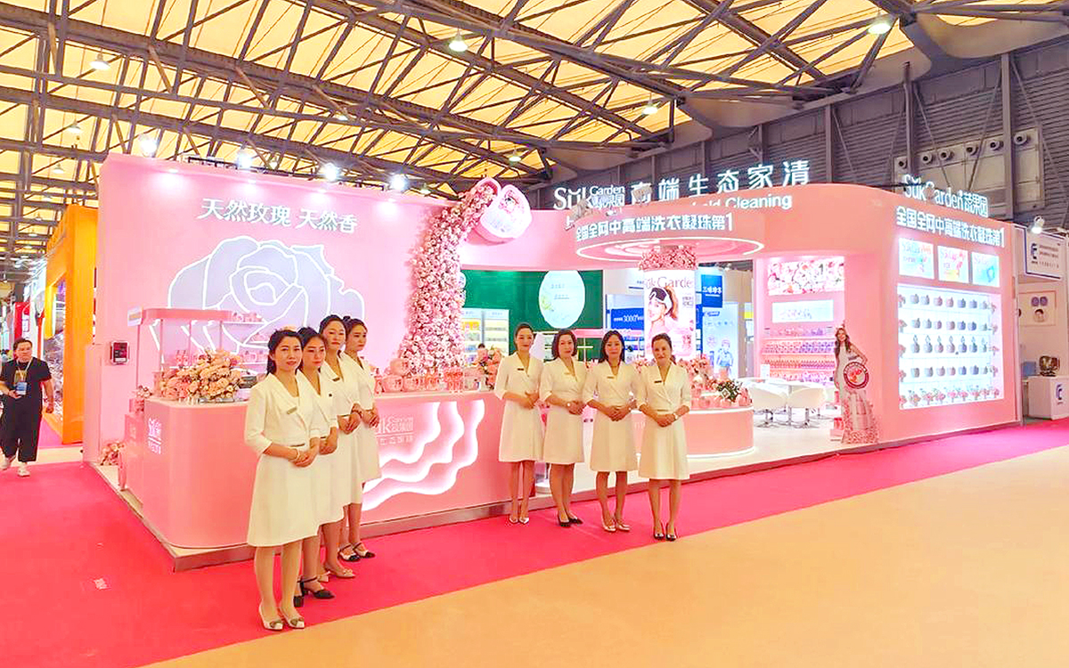 美博会展台设计策略：5招粉色玫瑰元素打造记忆点