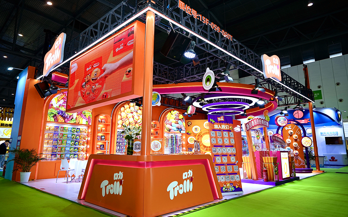 在糖酒会展位布置中，运用色彩共鸣吸引顾客