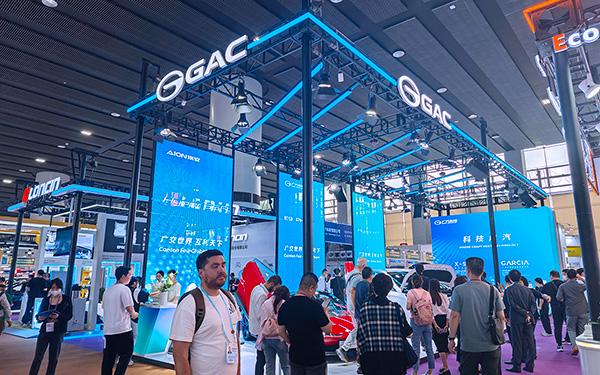 在展台设计搭建中，怎么样确保物料准时到场？