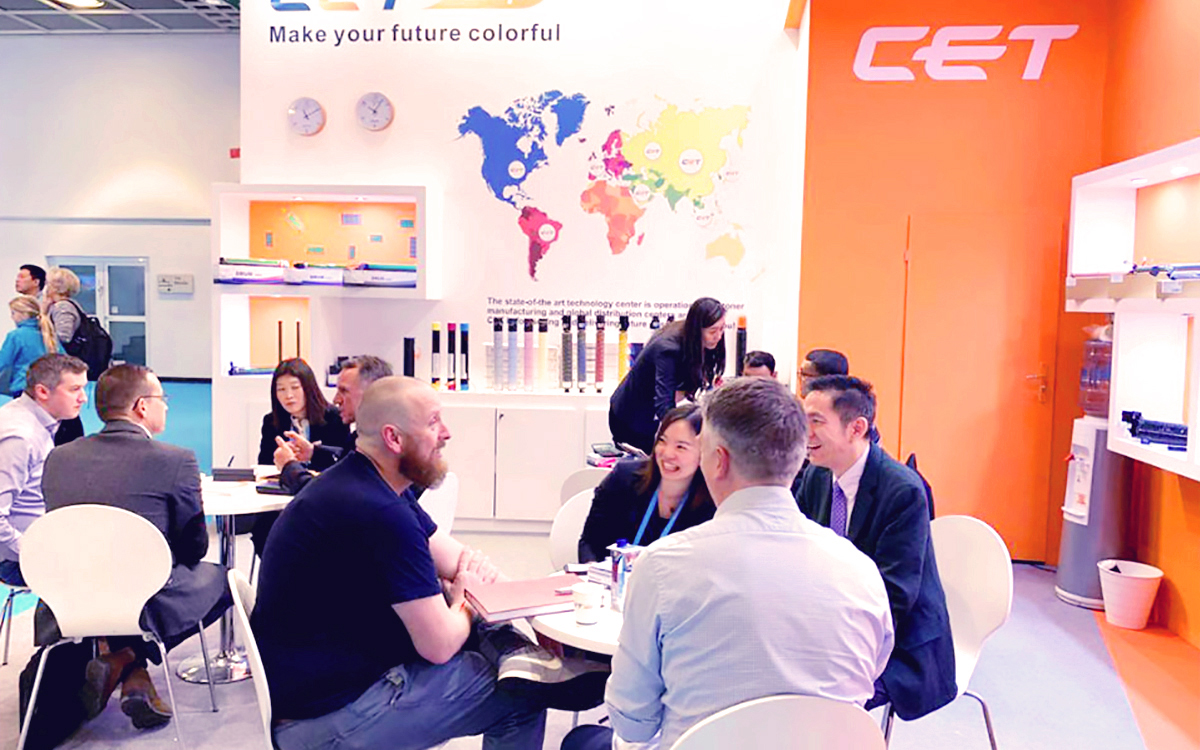 展台设计搭建的高空作业指南：安全保障与检查要点