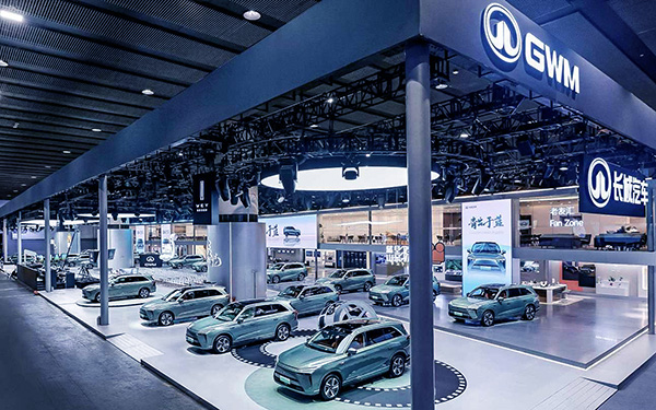 在展会制作装修中，如何运用色彩策略来吸引客商？