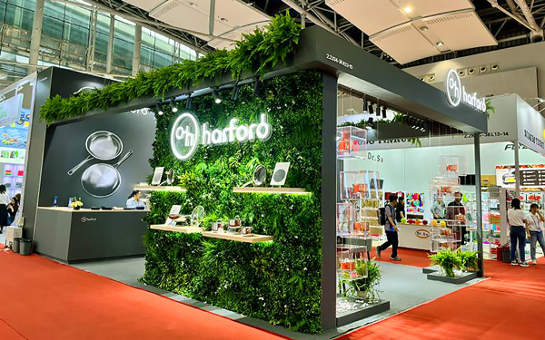 广交会摊位布置如何利用绿植元素提升空间舒适感？