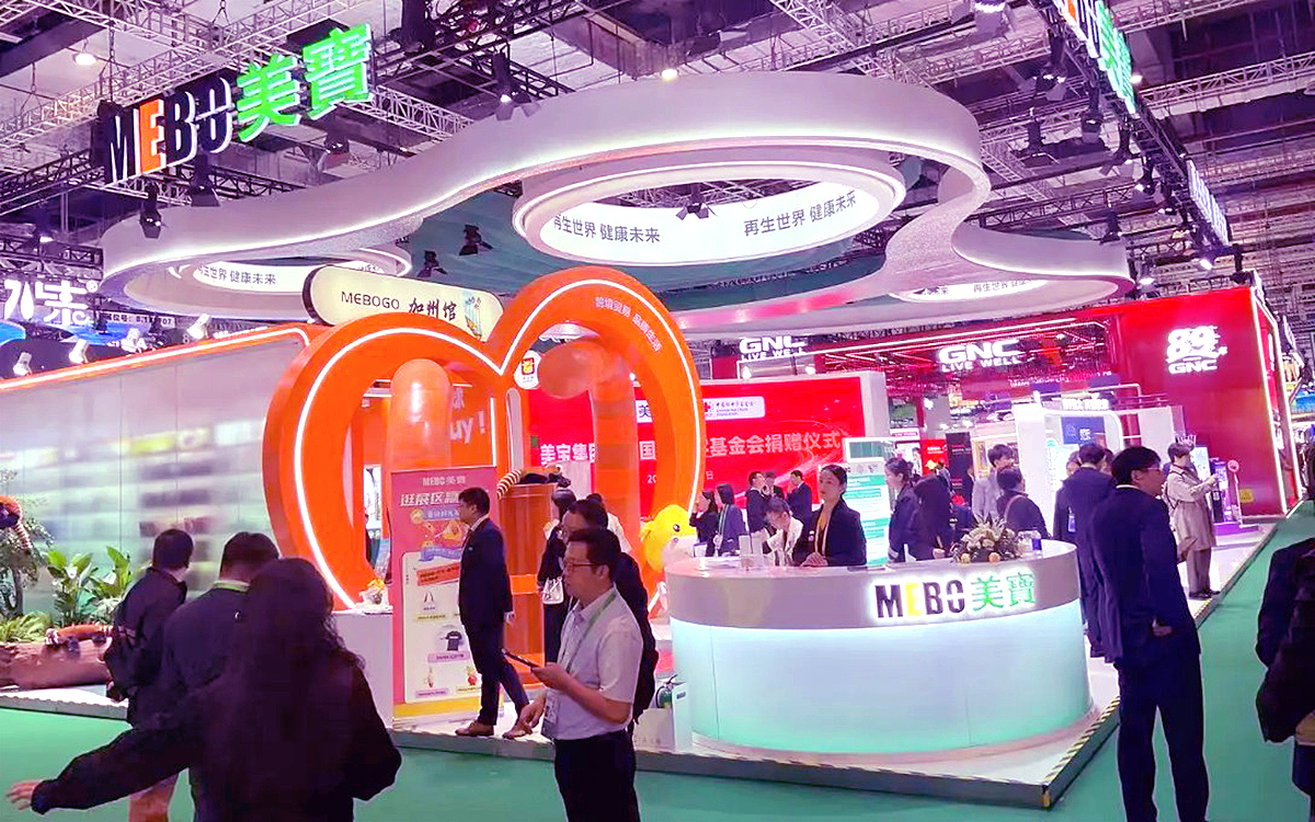 中山展位装修公司通过材质对比丰富展台层次